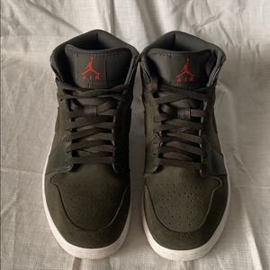 Jordan 1 Retro Mid Sequoia